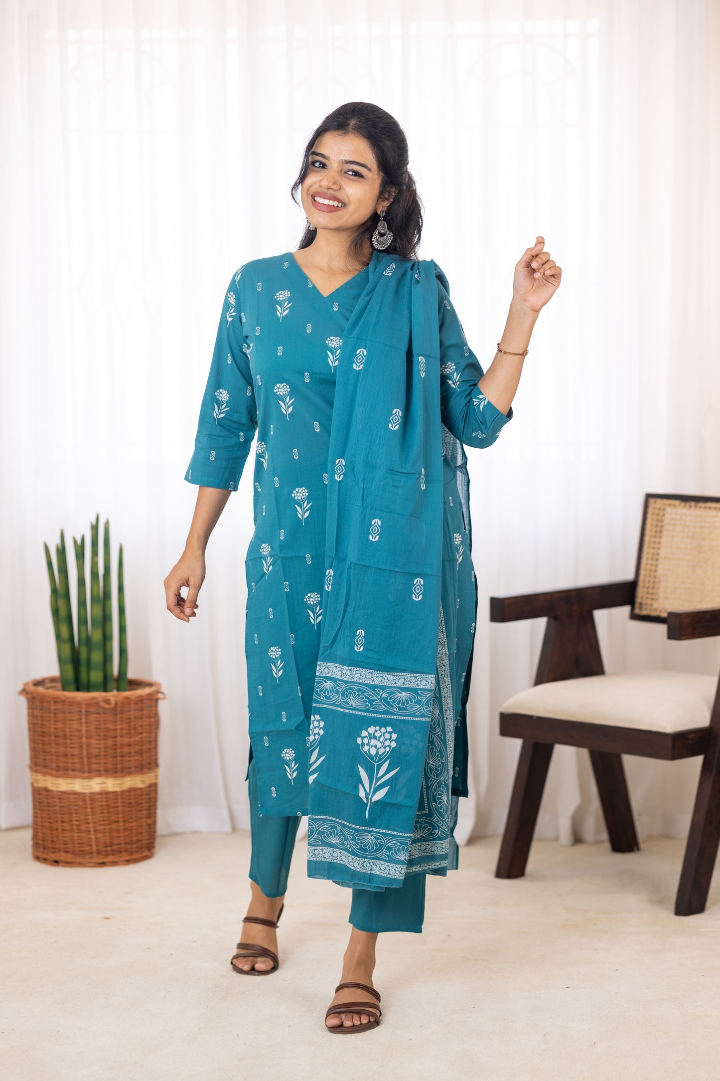Pavazhamalli salwar set in teal blue