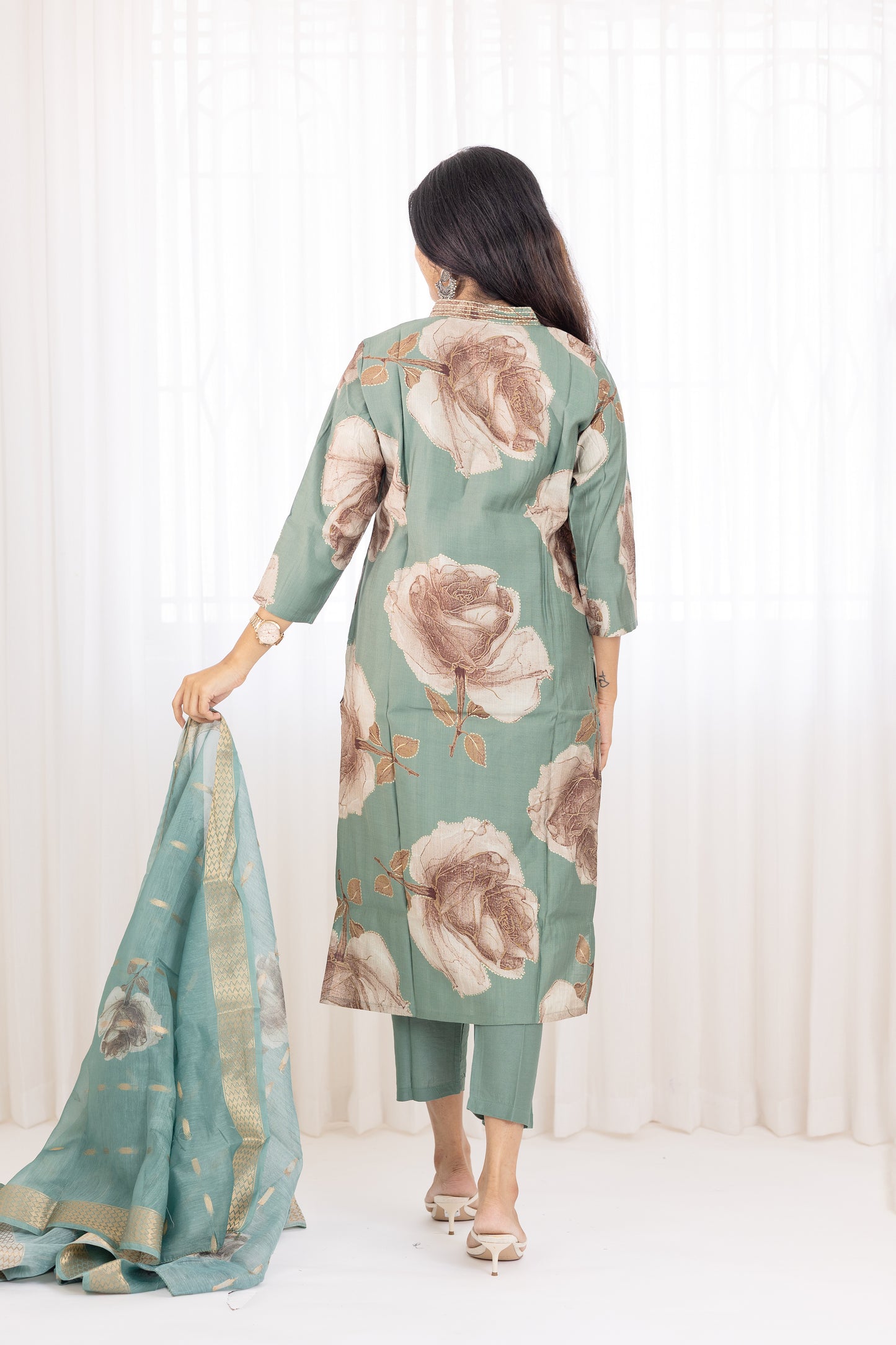 Aaradhana salwar set in light green with vertican fabric