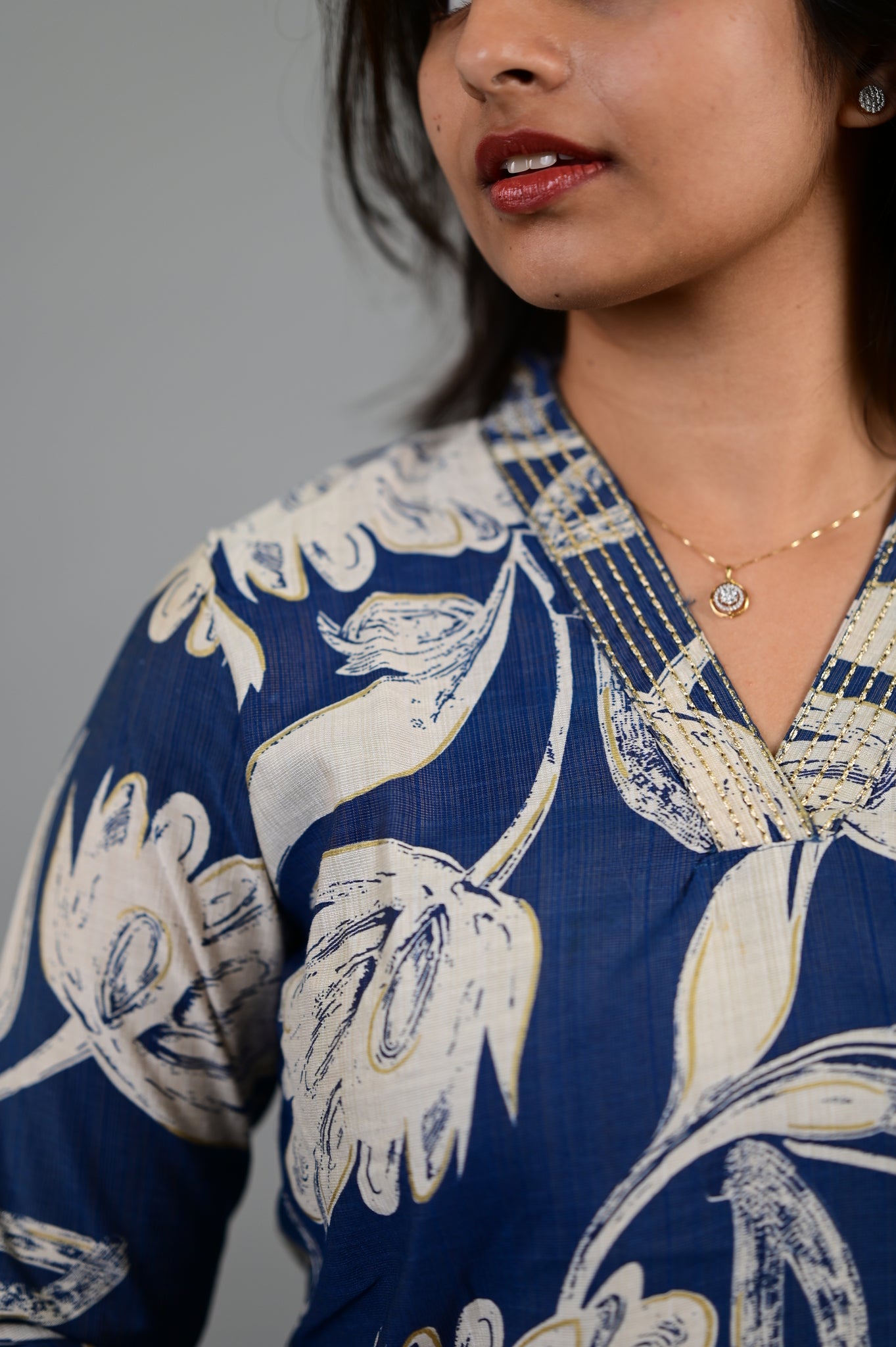 Sahithya salwar set in navy blue with flower design in vertican fabric