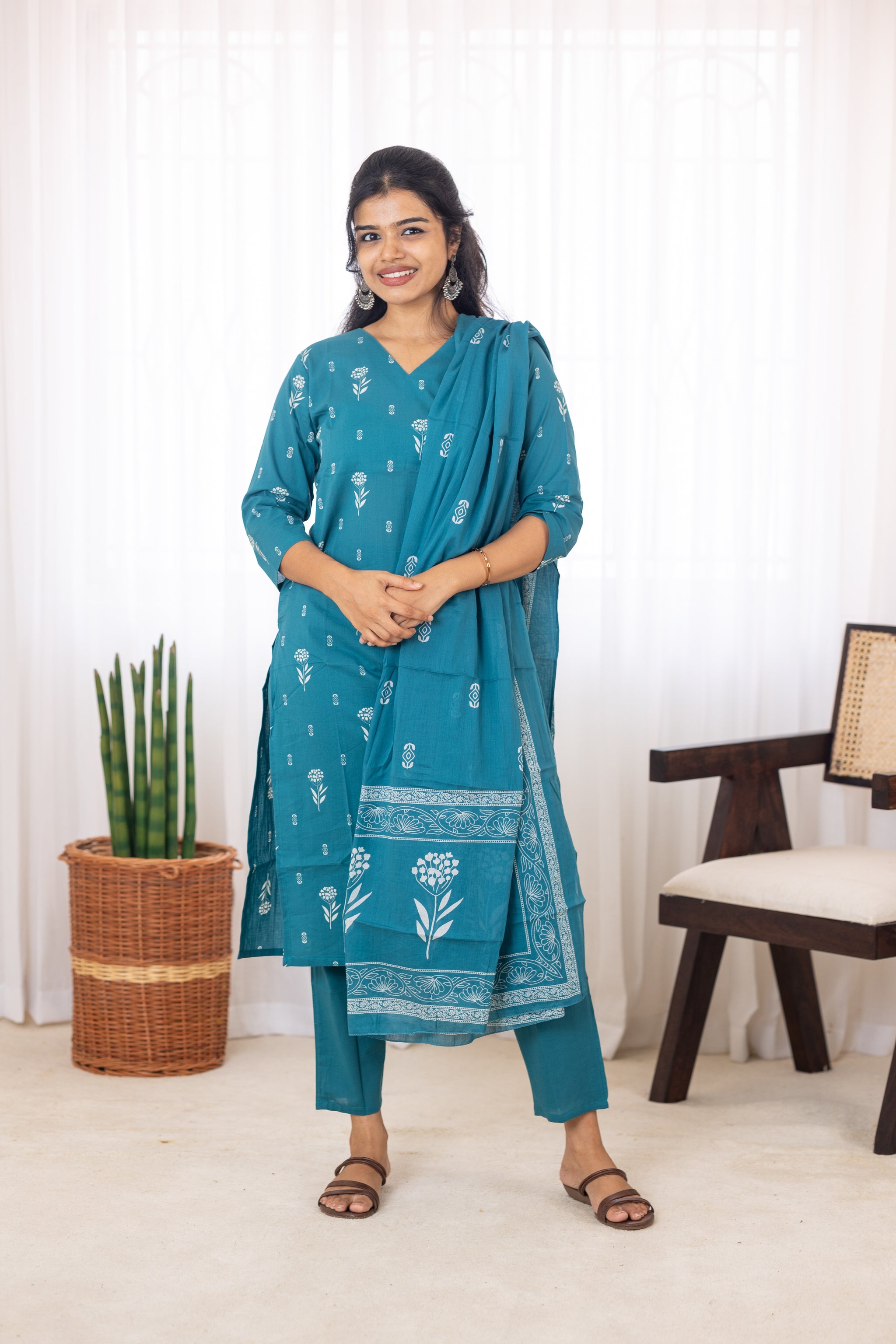Pavazhamalli salwar set in teal blue
