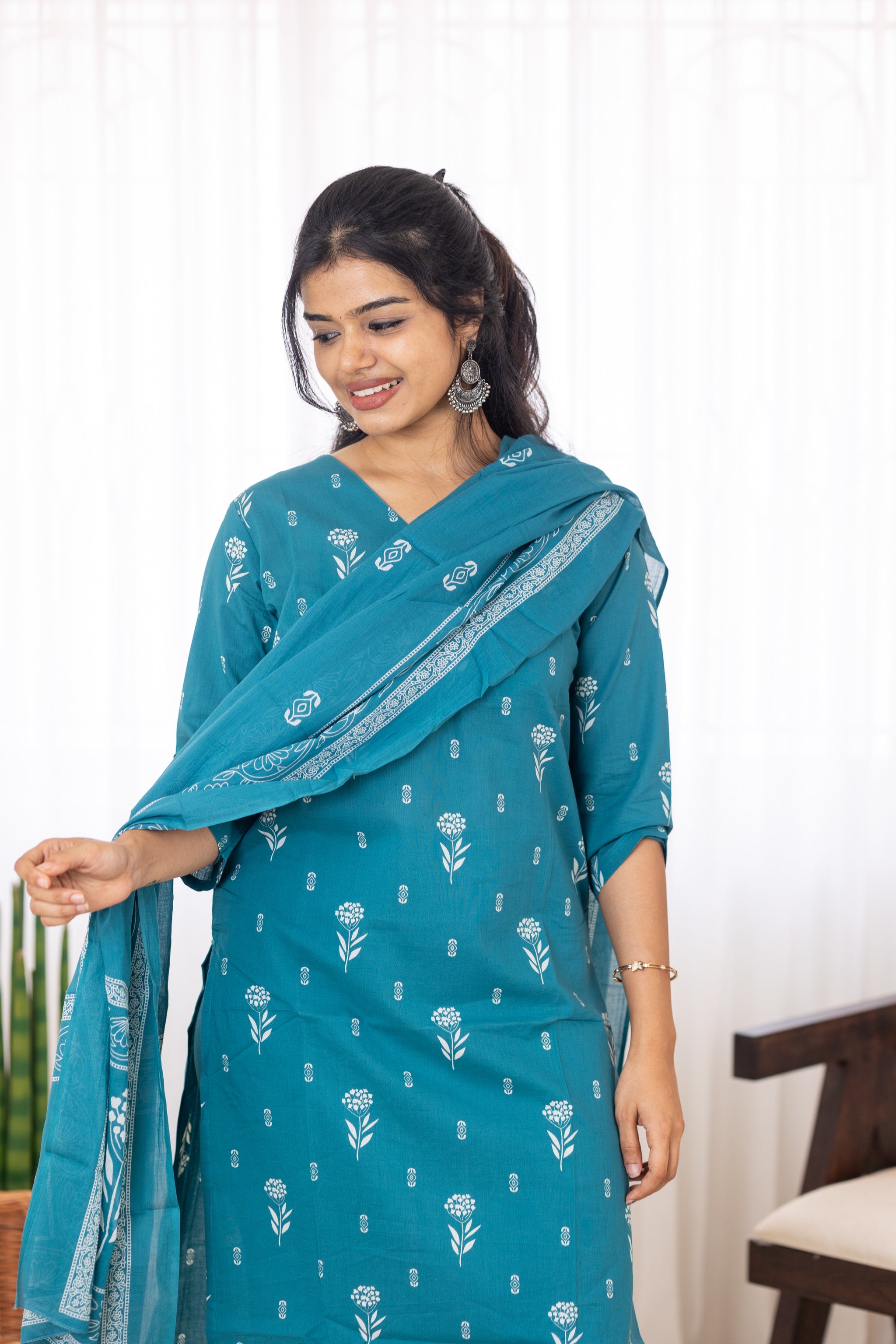 Pavazhamalli salwar set in teal blue