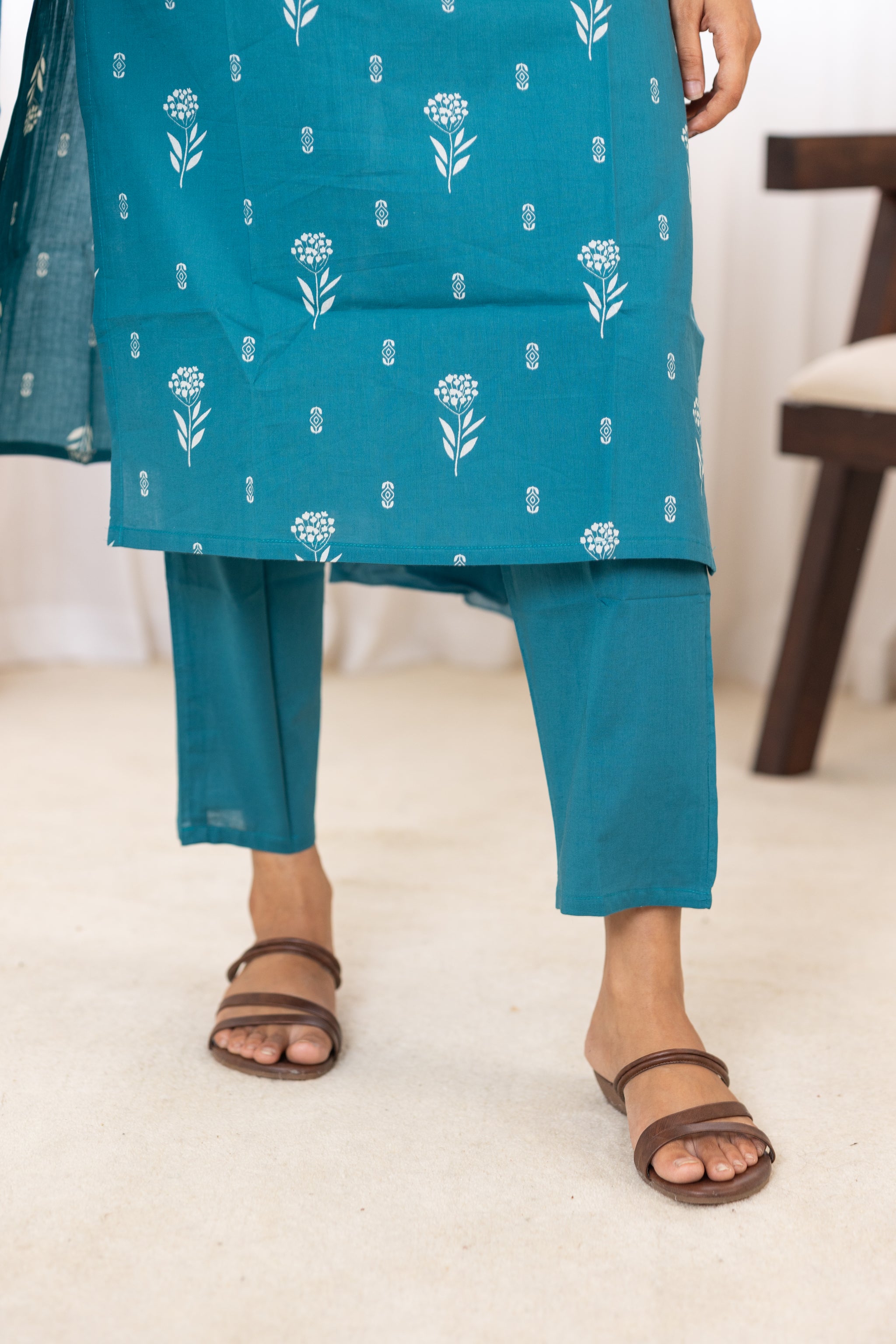 Pavazhamalli salwar set in teal blue