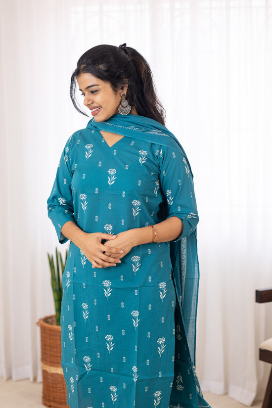 Pavazhamalli salwar set in teal blue