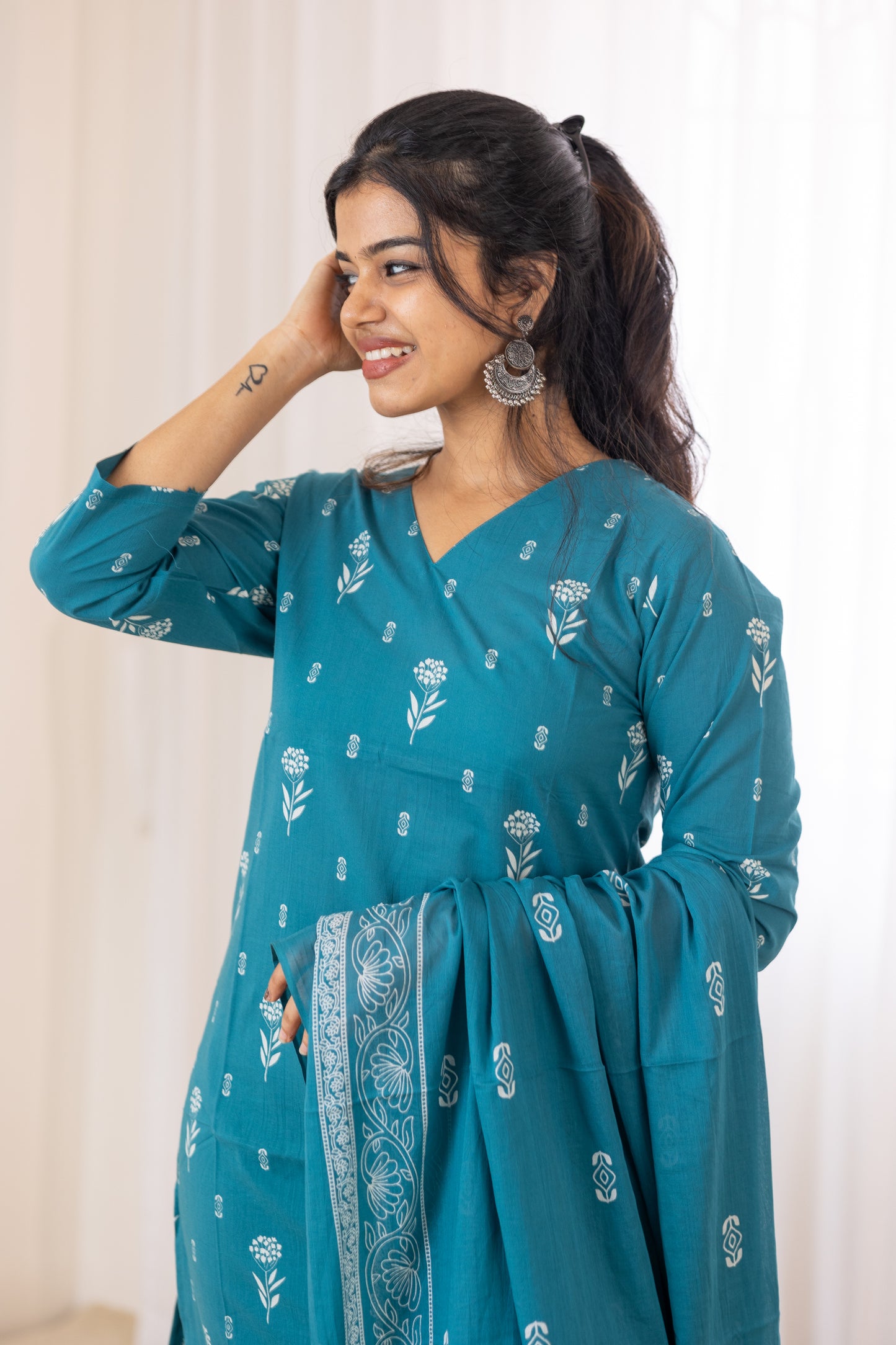 Pavazhamalli salwar set in teal blue