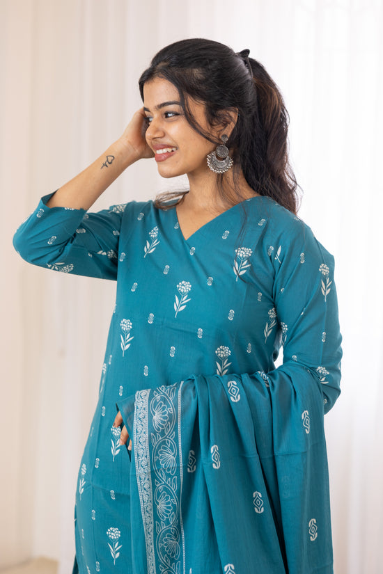 Pavazhamalli salwar set in teal blue