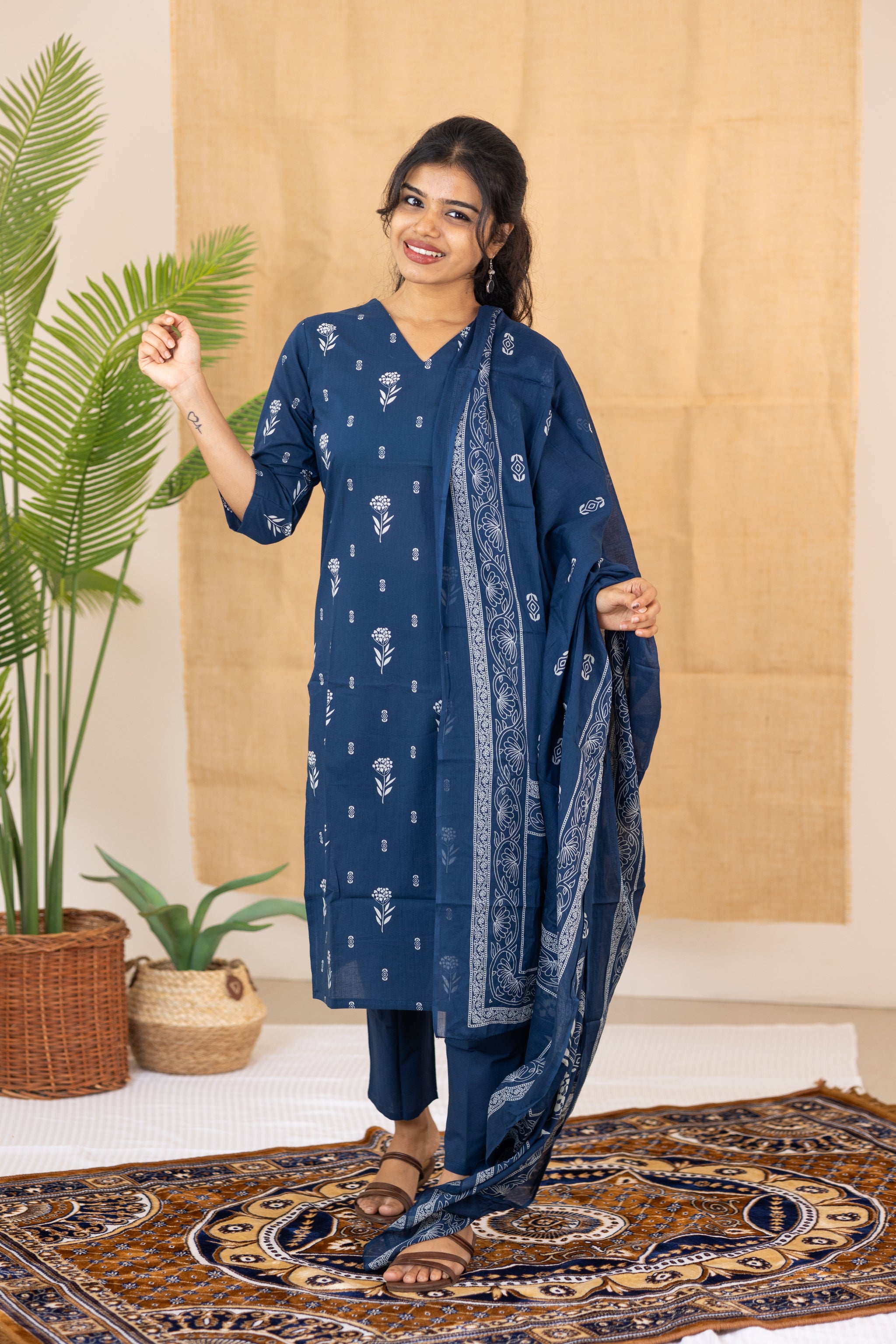 Pavazhamalli salwar set in navy blue