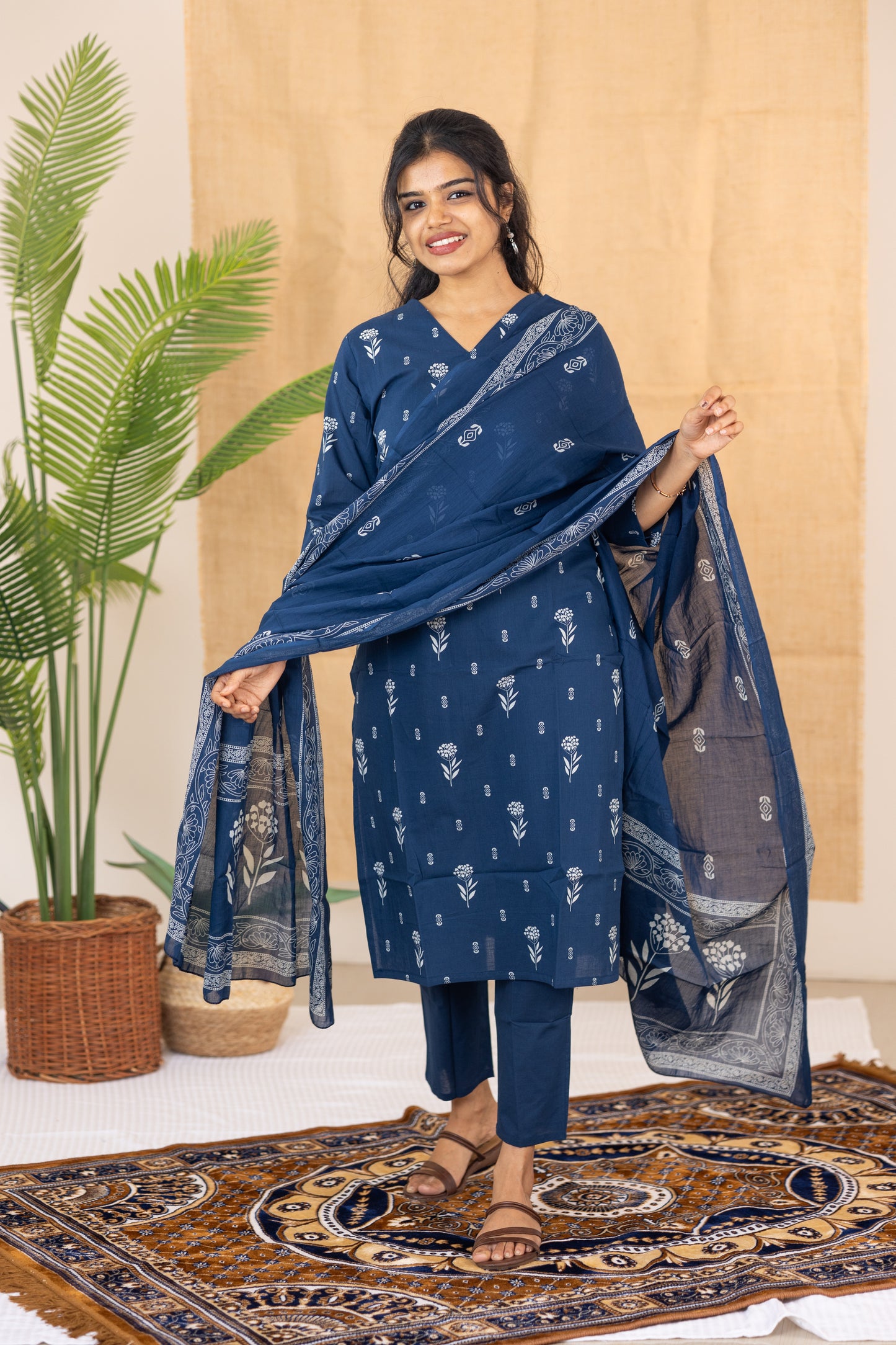 Pavazhamalli salwar set in navy blue
