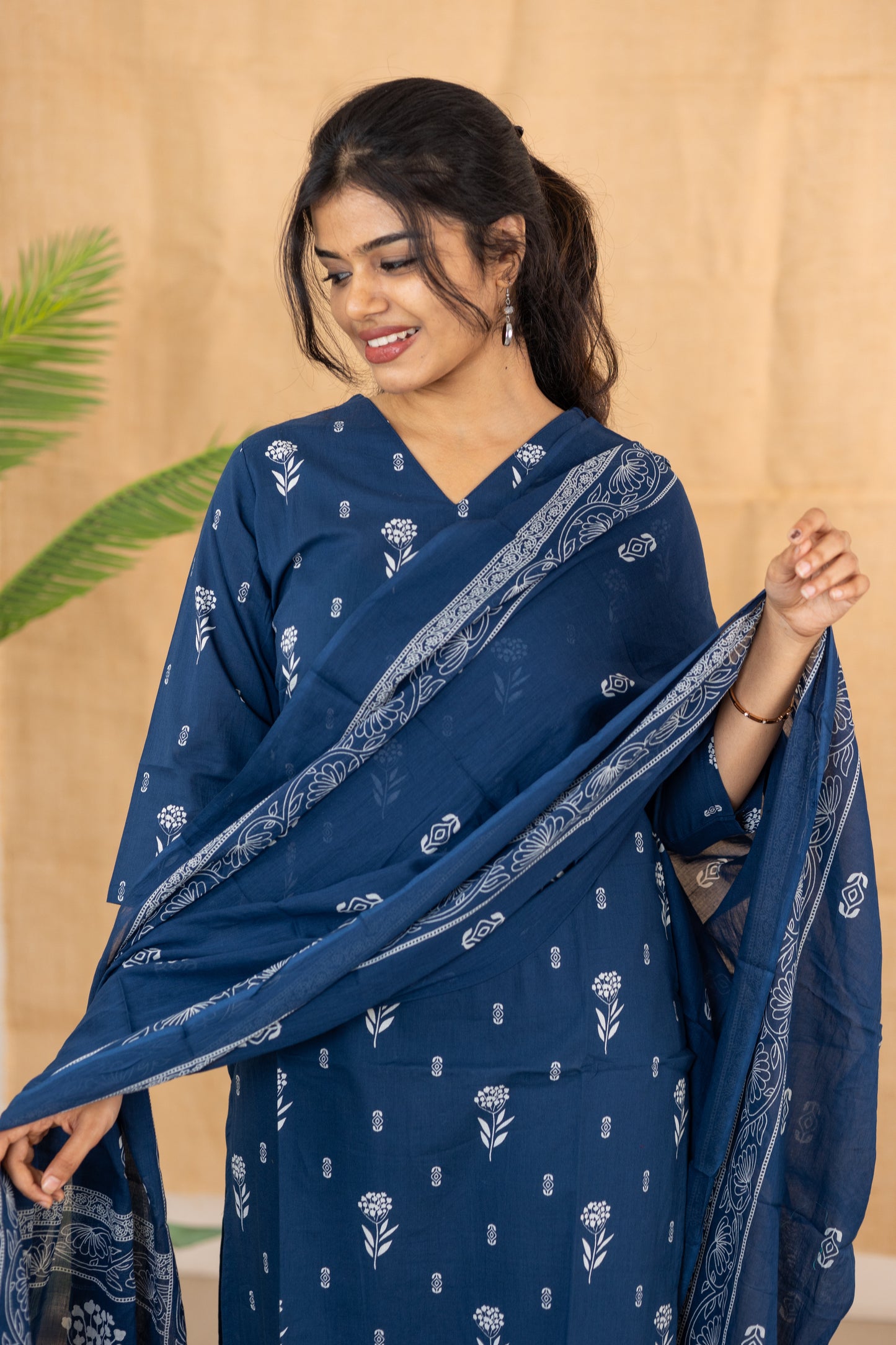 Pavazhamalli salwar set in navy blue