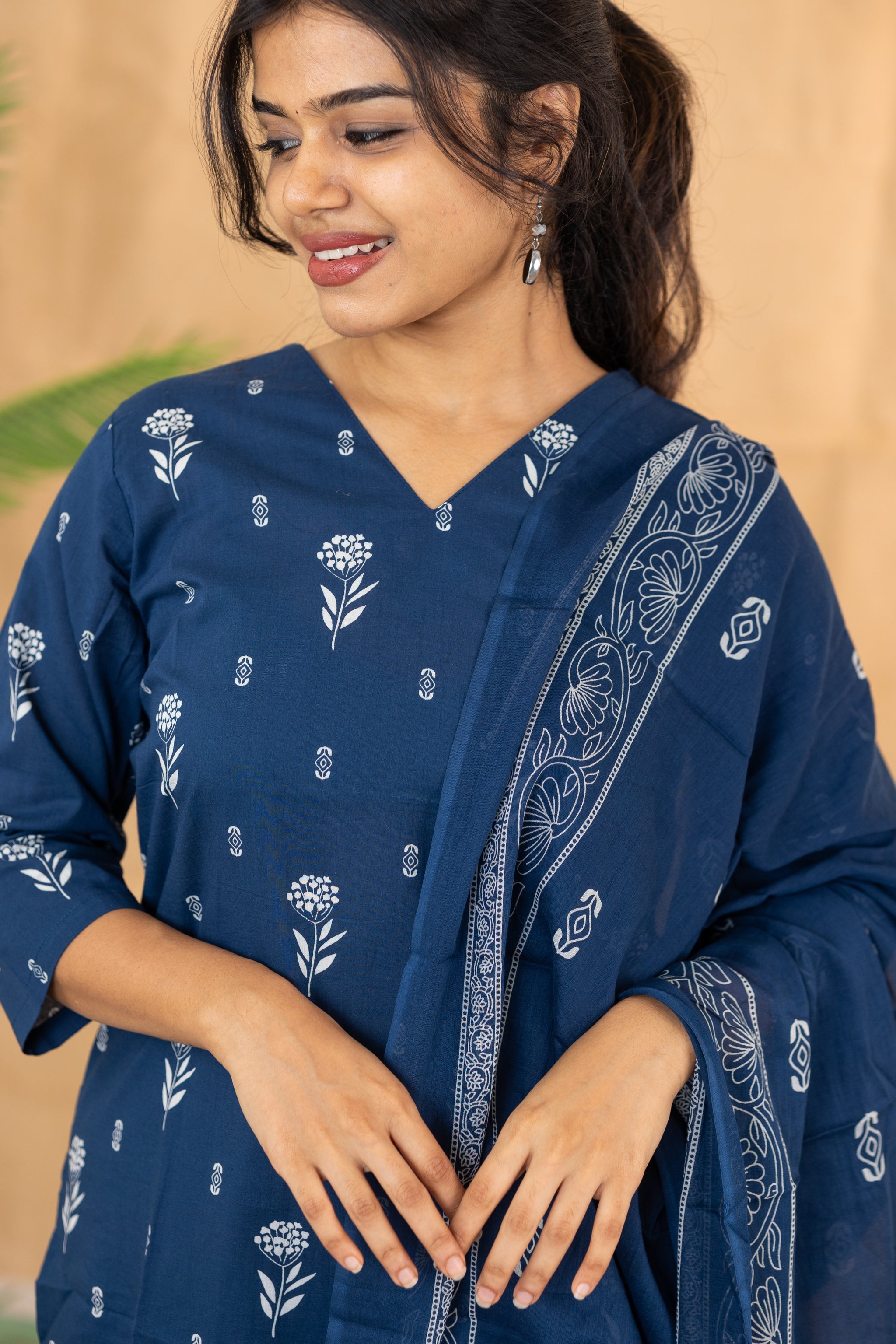 Pavazhamalli salwar set in navy blue