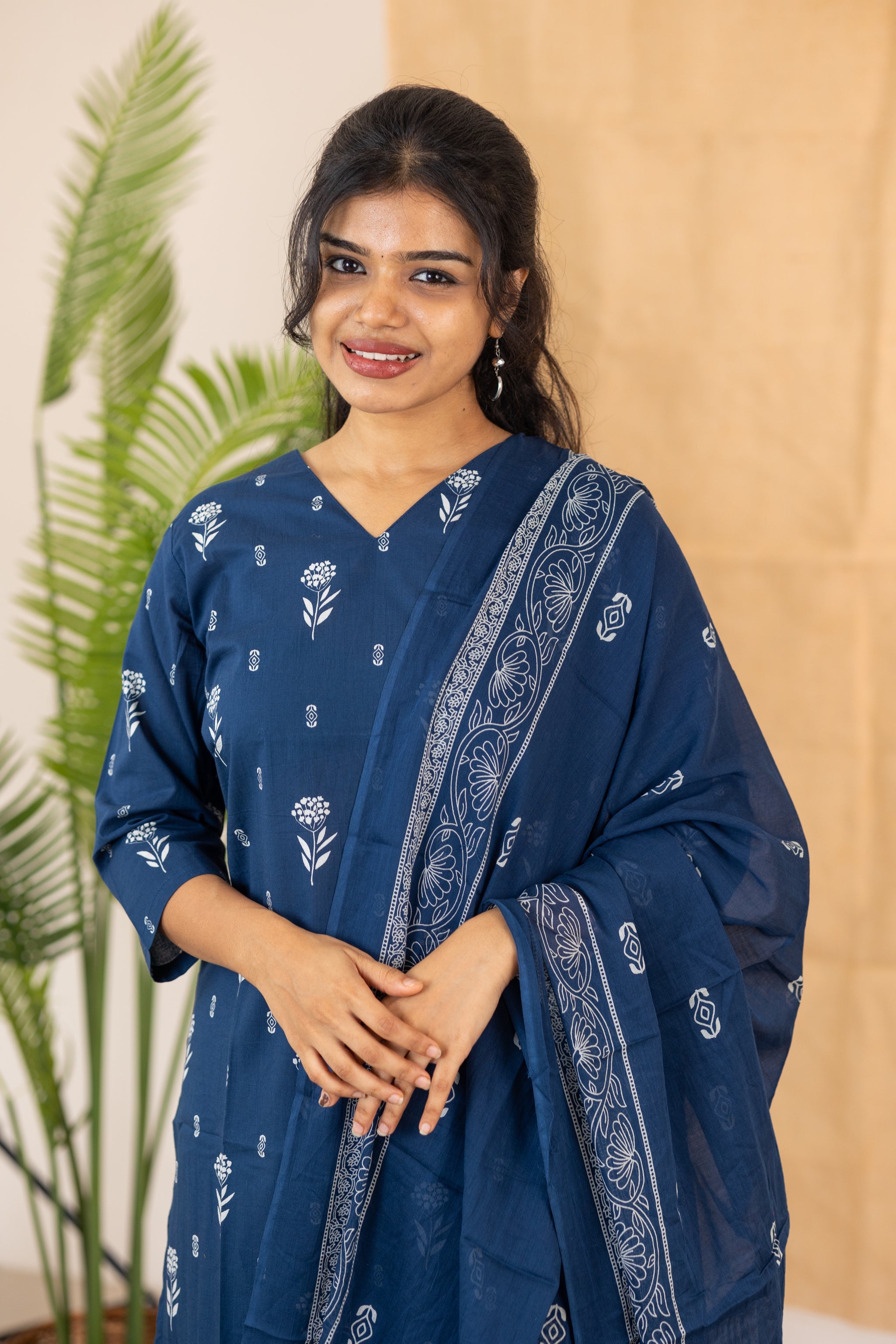Pavazhamalli salwar set in navy blue