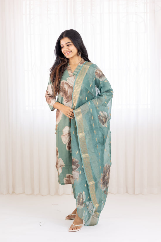 Aaradhana salwar set in light green with vertican fabric