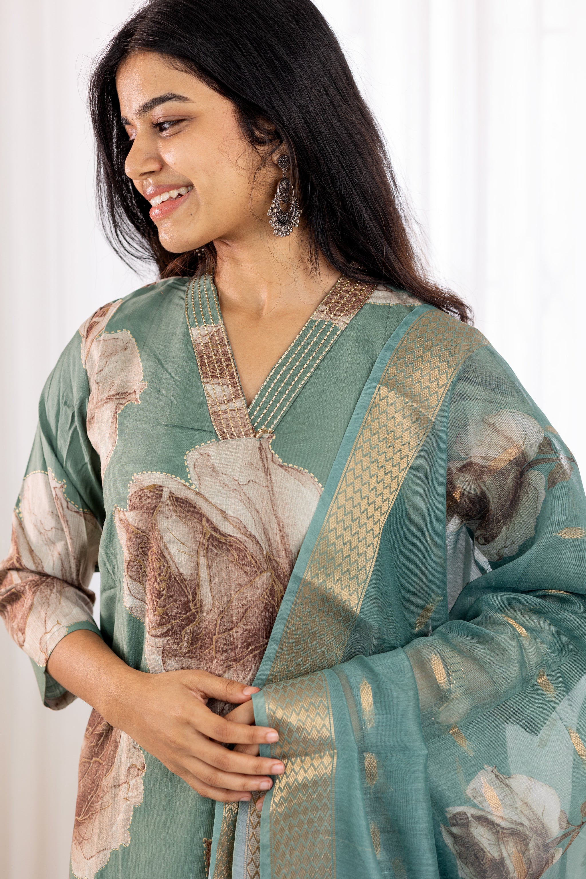 Aaradhana salwar set in light green with vertican fabric