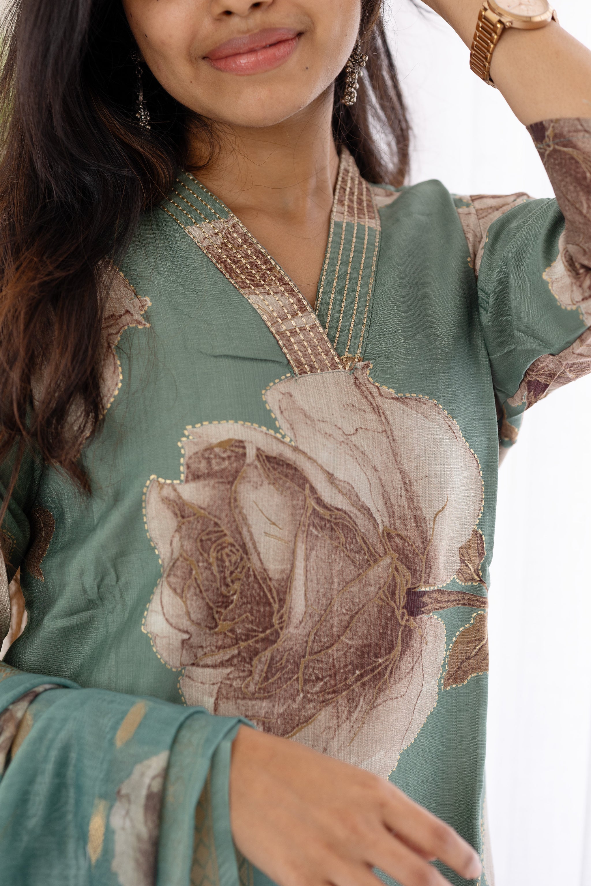 Aaradhana salwar set in light green with vertican fabric