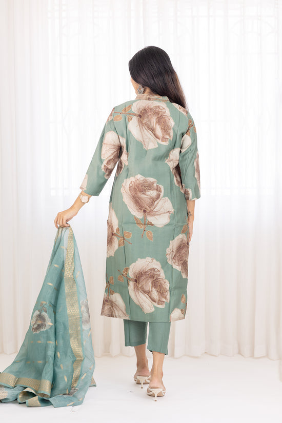 Aaradhana salwar set in light green with vertican fabric