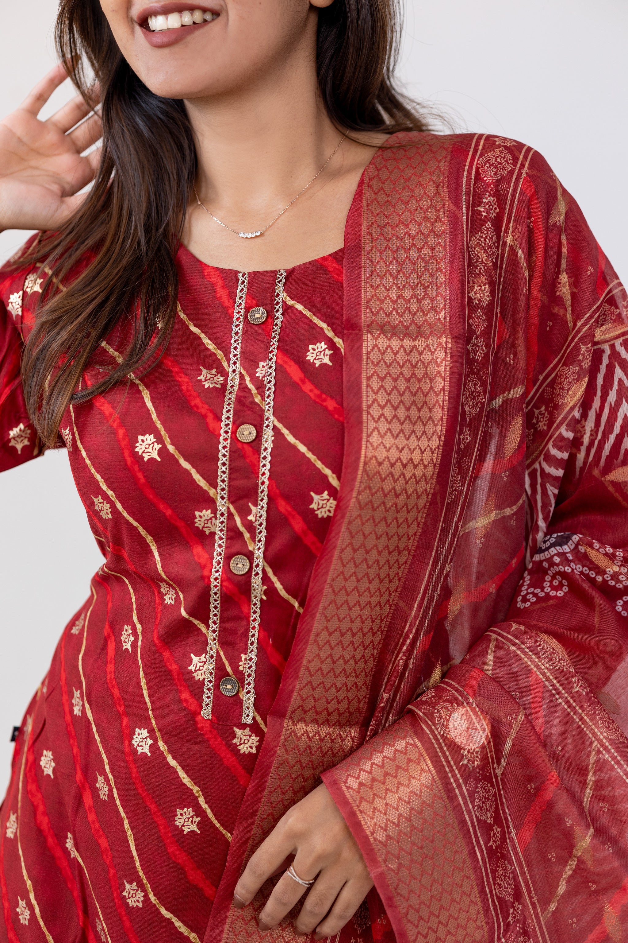 Poonguzhali salwar set in red