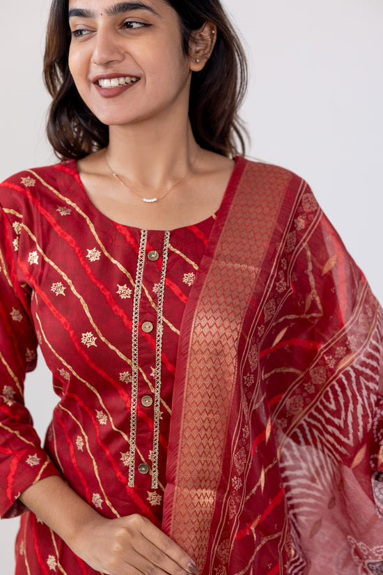 Poonguzhali salwar set in red