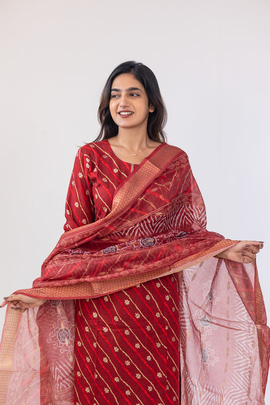 Poonguzhali salwar set in red
