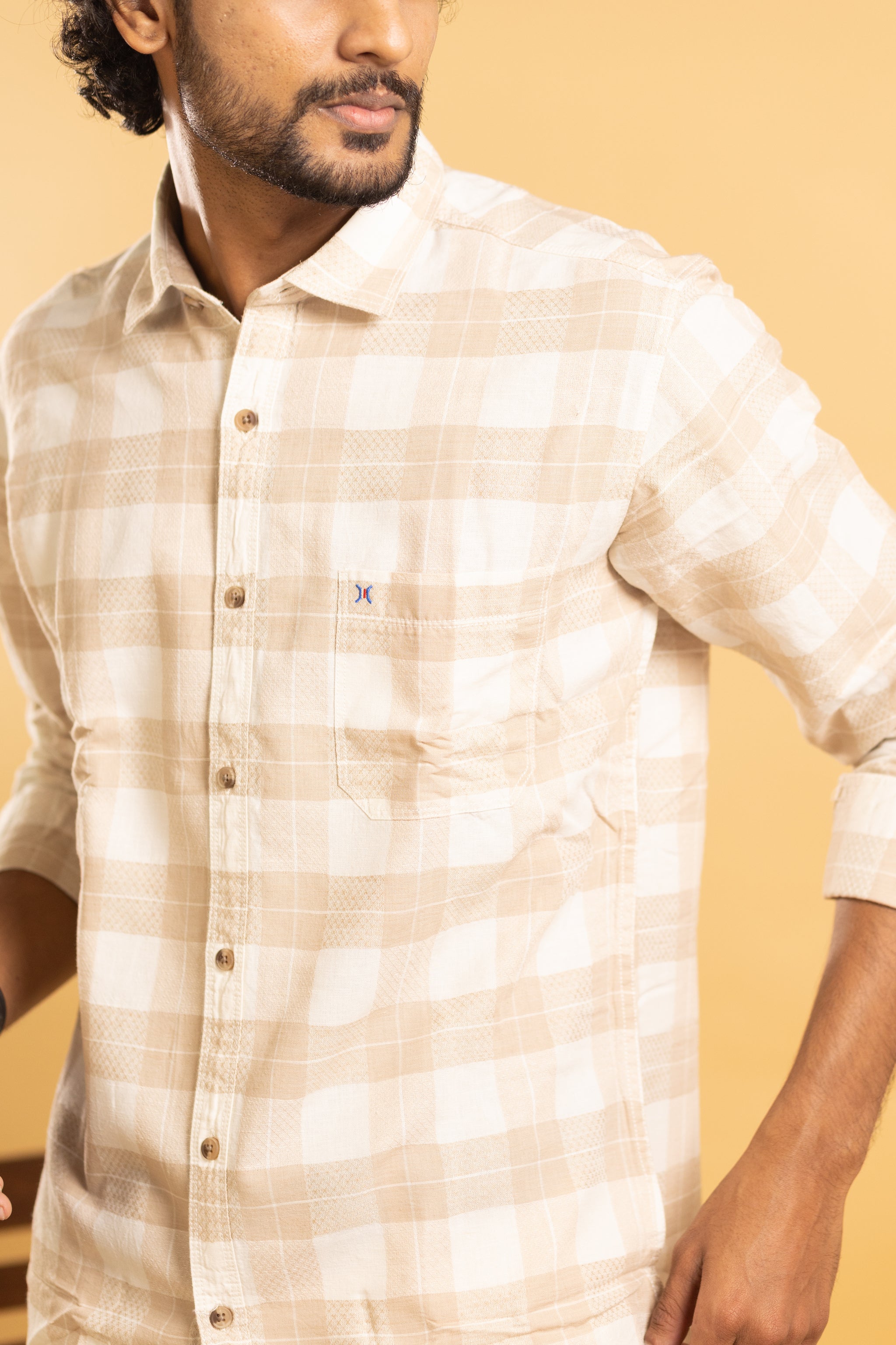 Men's full sleeve shirt in plaid pattern with beige and cream