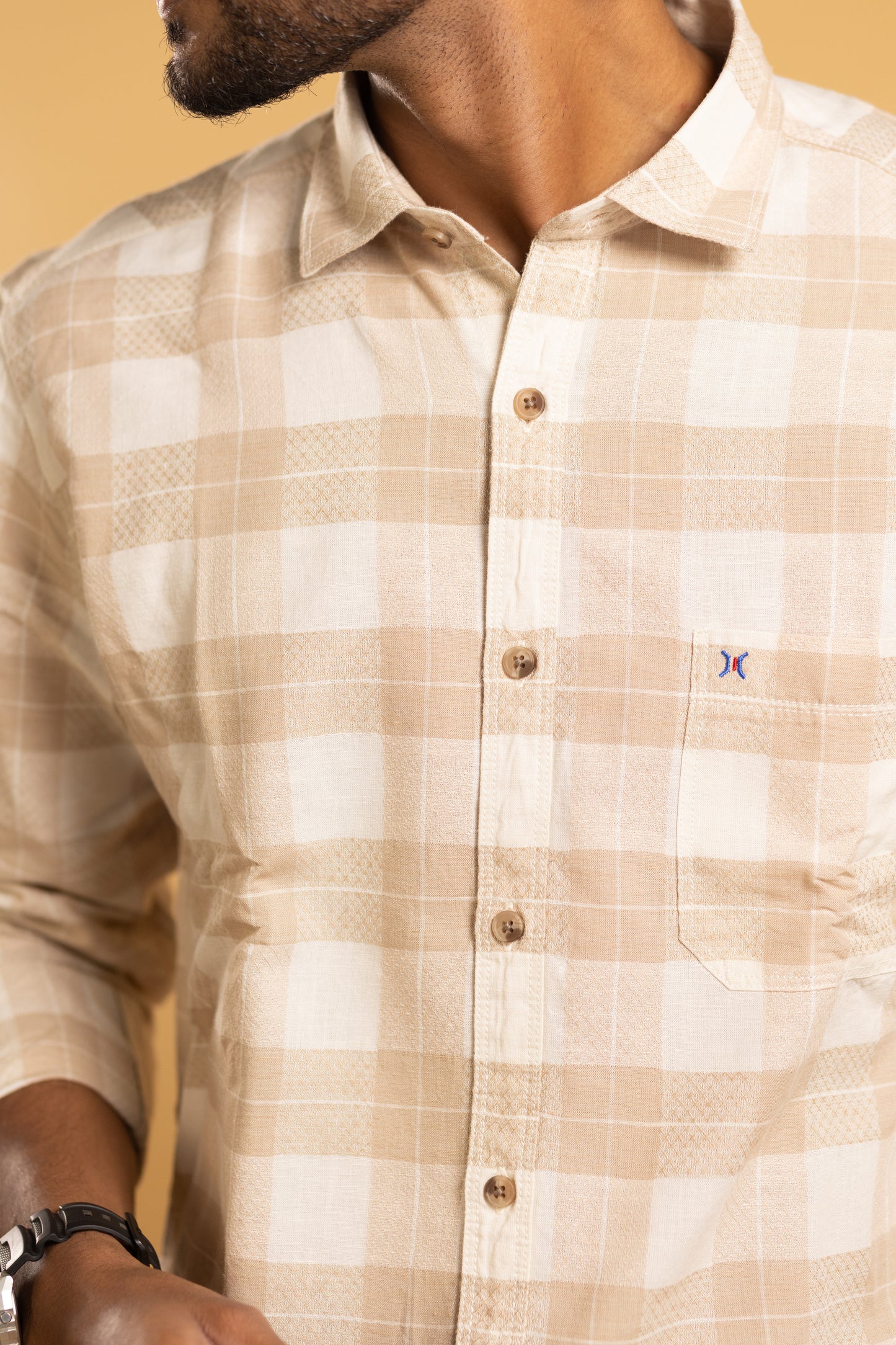 Men's full sleeve shirt in plaid pattern with beige and cream