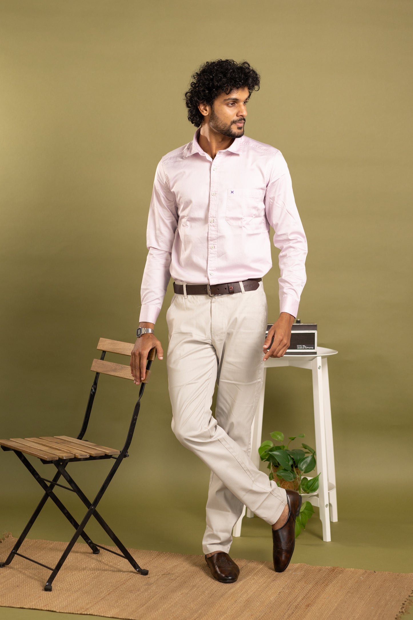 Men's full sleeve solid shirt in light  lilac