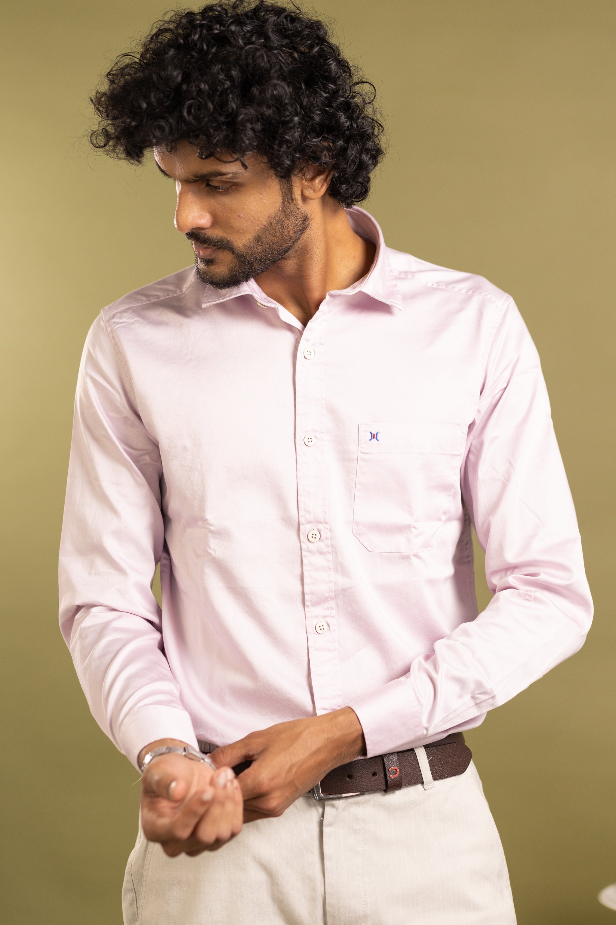 Men's full sleeve solid shirt in light  lilac