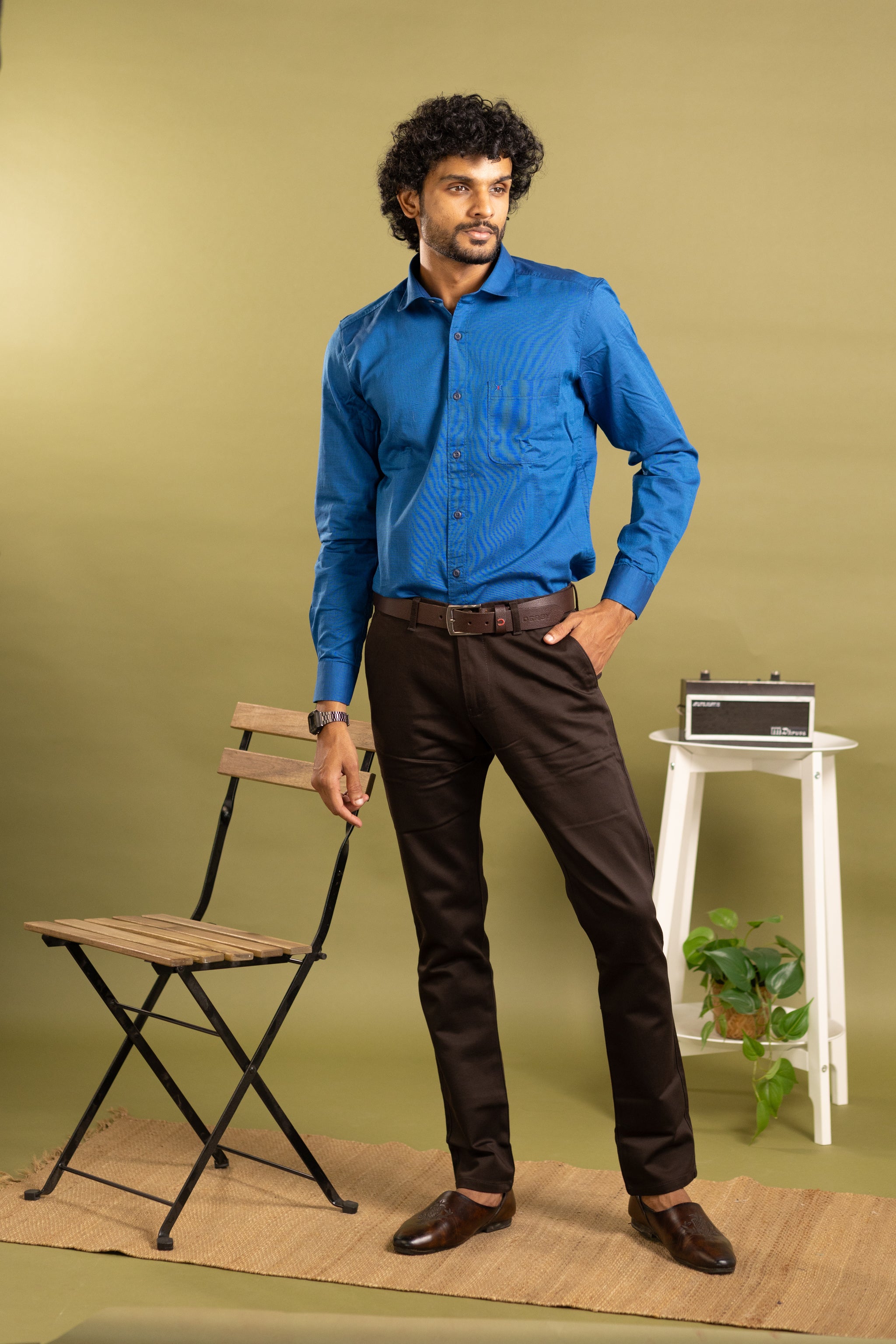 Men's full sleeve solid shirt in royal blue