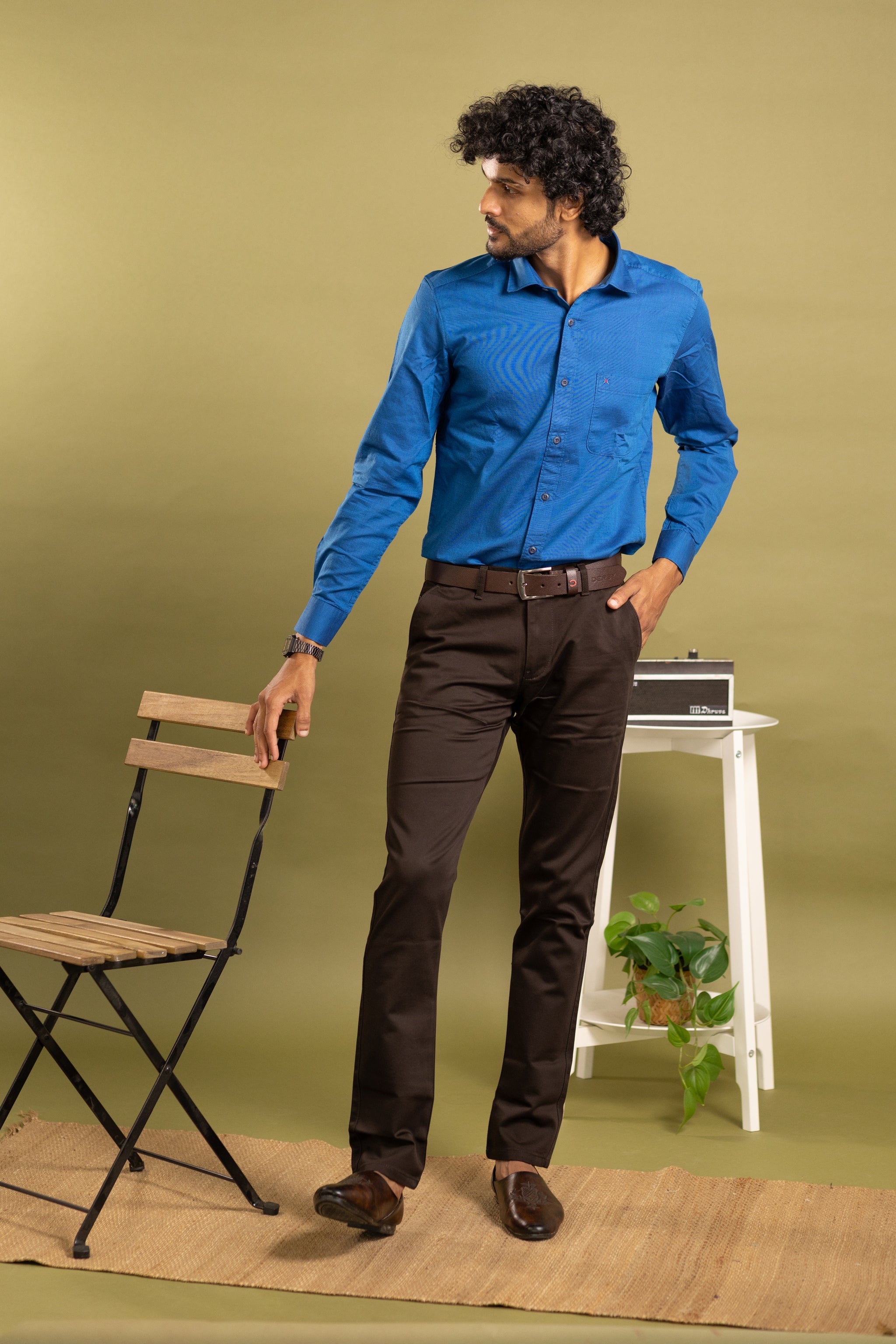 Men's full sleeve solid shirt in royal blue