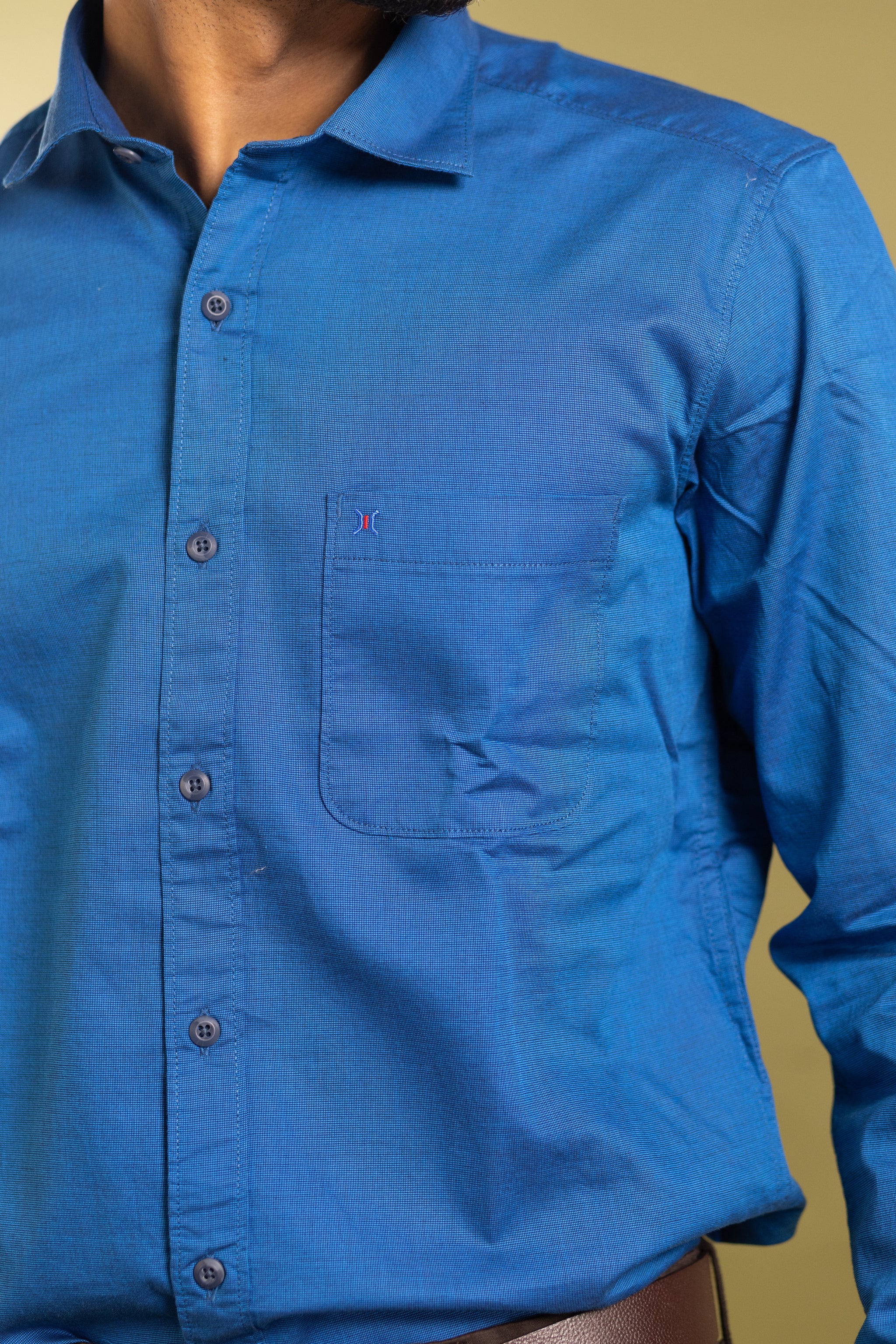 Men's full sleeve solid shirt in royal blue