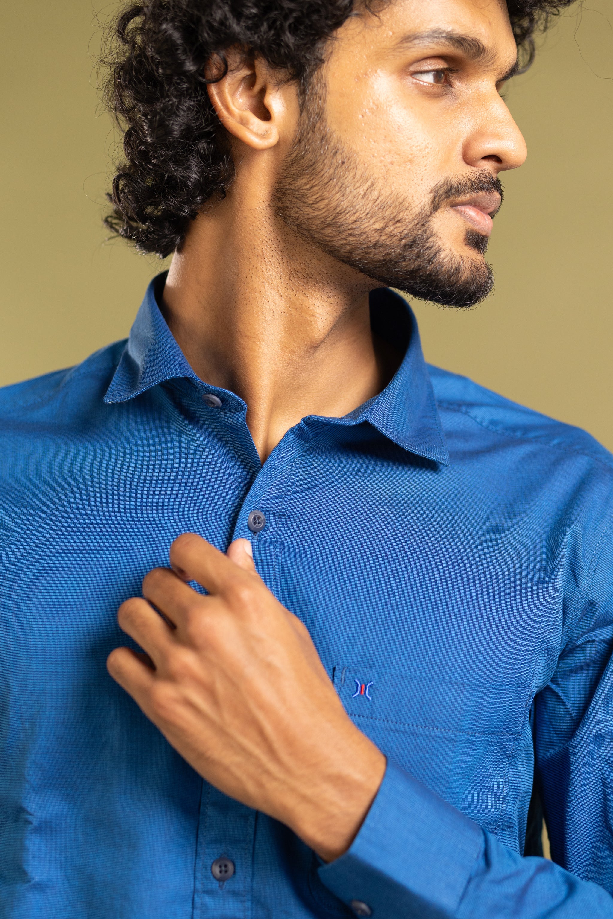 Men's full sleeve solid shirt in royal blue