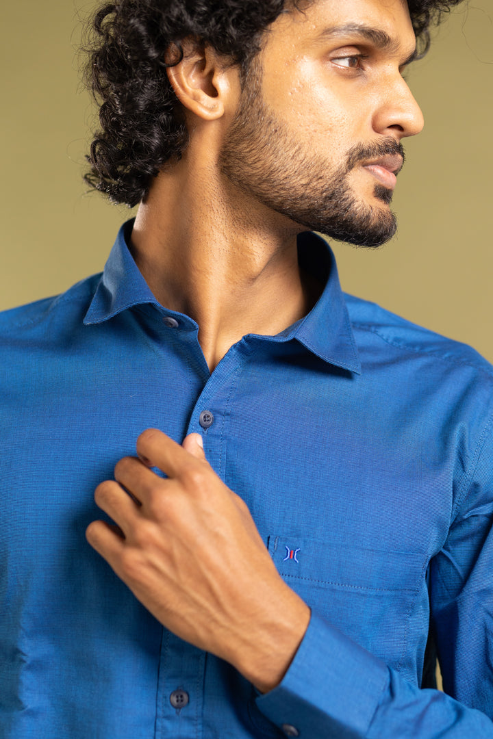 Men's full sleeve solid shirt in royal blue