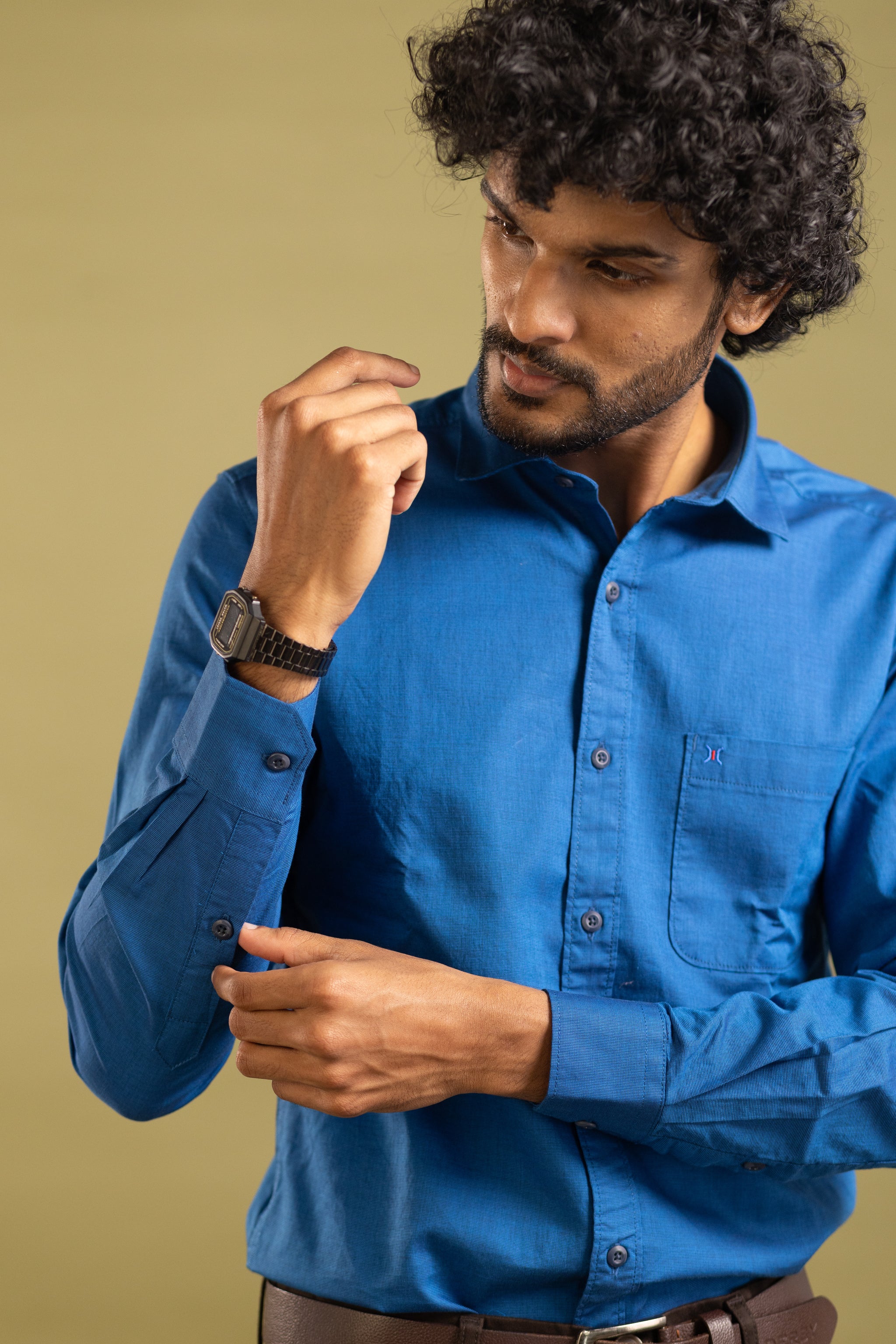 Men's full sleeve solid shirt in royal blue