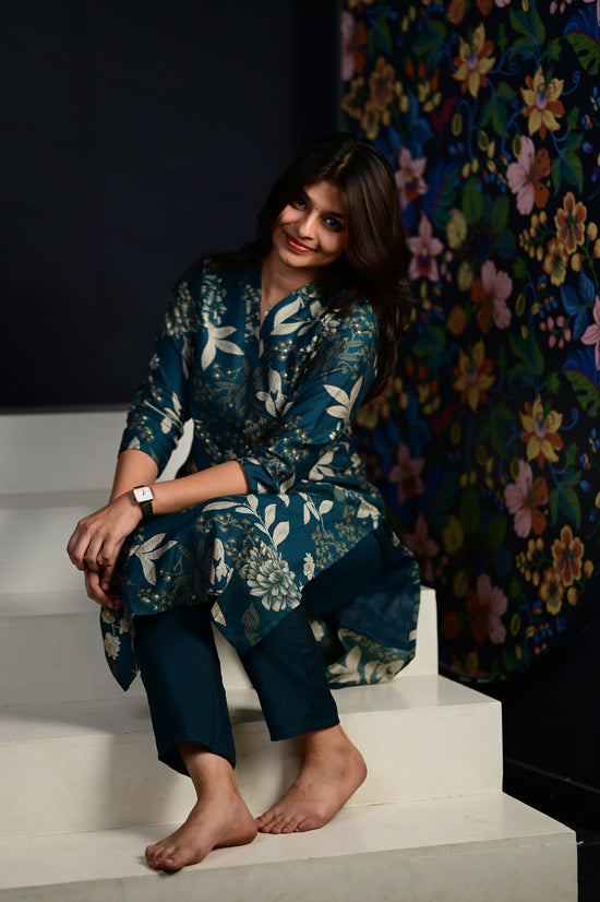 Vandhana flower kurti set in dark green