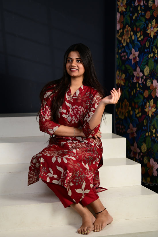 Vandhana floral kurti set in red